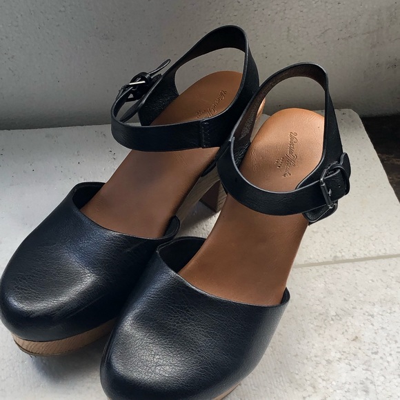 Universal Thread Women’s Black Leather Block Wooden Heal Sandals Size 11 - Picture 3 of 11